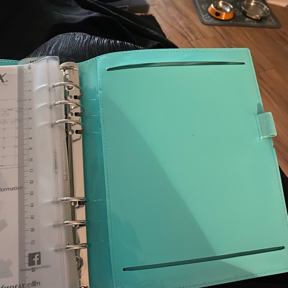 Filofax Turquoise Patent Planner, Rarely Used, Excellent Condition! - Picture 5 of 16